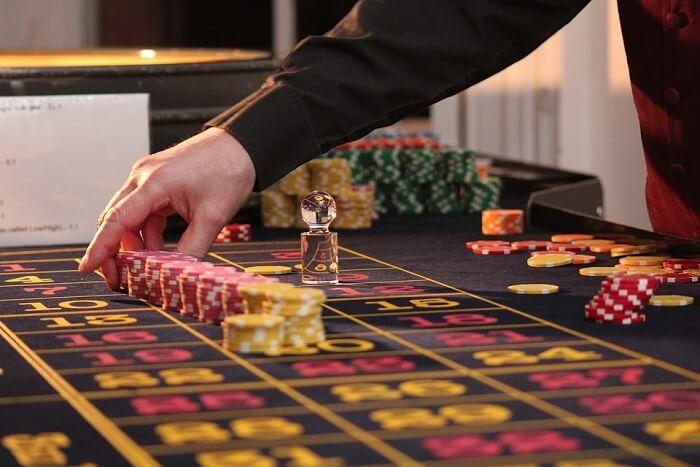How to coordinate Online Baccarat Card Games?